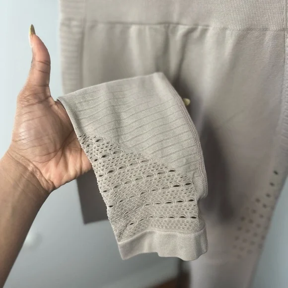 GYMSHARK energy leggings, 10 women’s size 4 no size tag no material tag - Picture 5 of 7